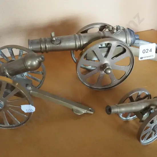 3x brass cannons L270