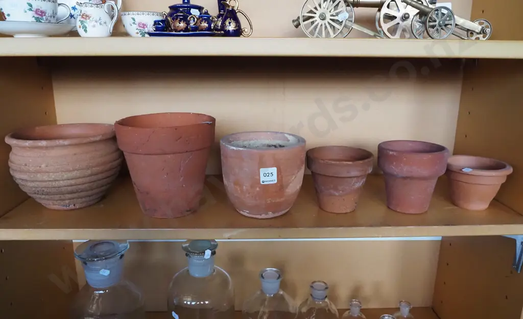 6x small terracotta planters Image 1++