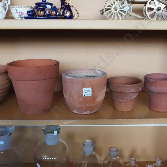 6x small terracotta planters