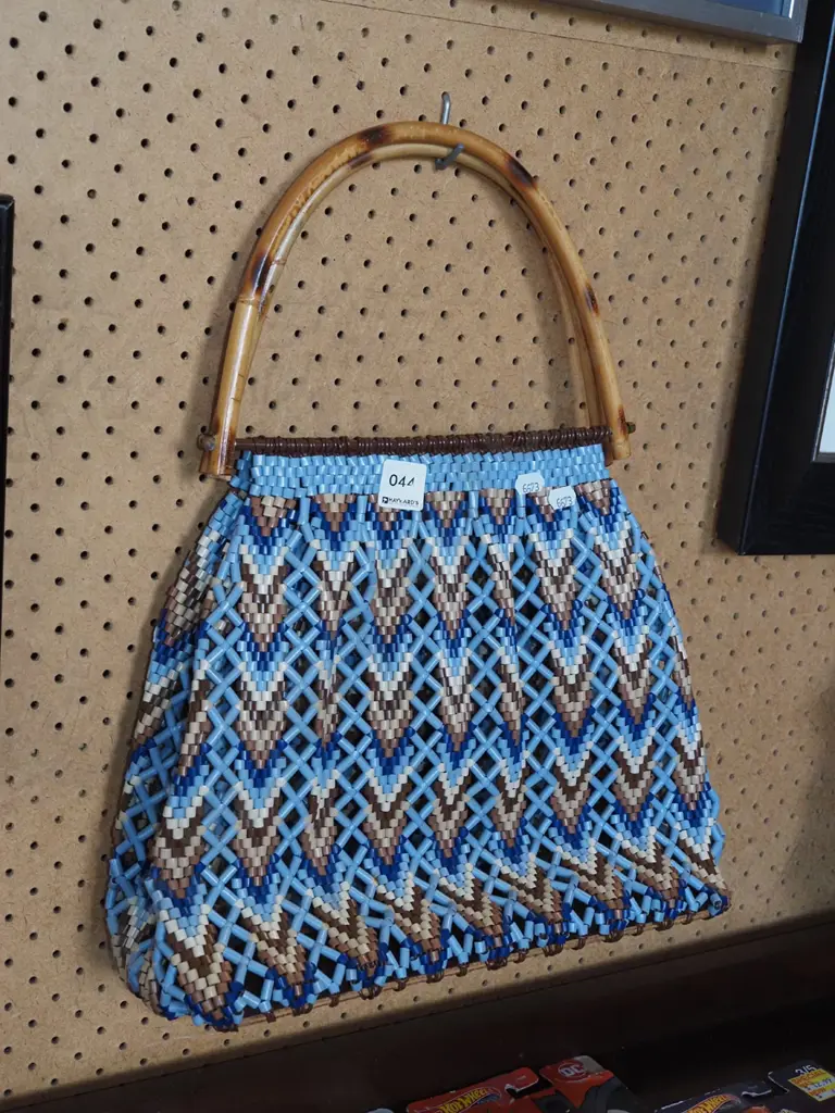 beaded hand bag Image 1++