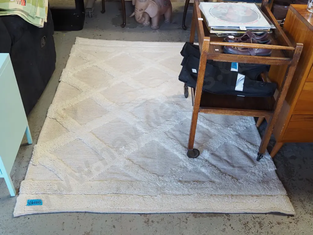 tufted and woven geometric patterned floor mat L1800 W1400 Image 1++