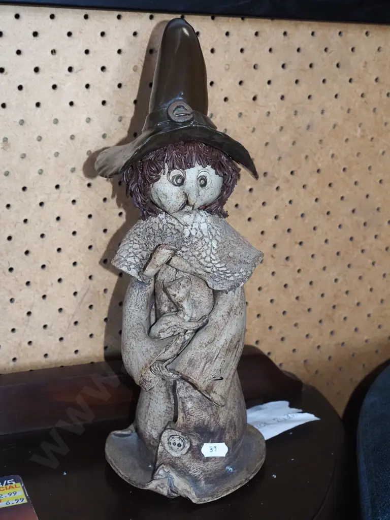 studio pottery witch figurine H330 Image 1++