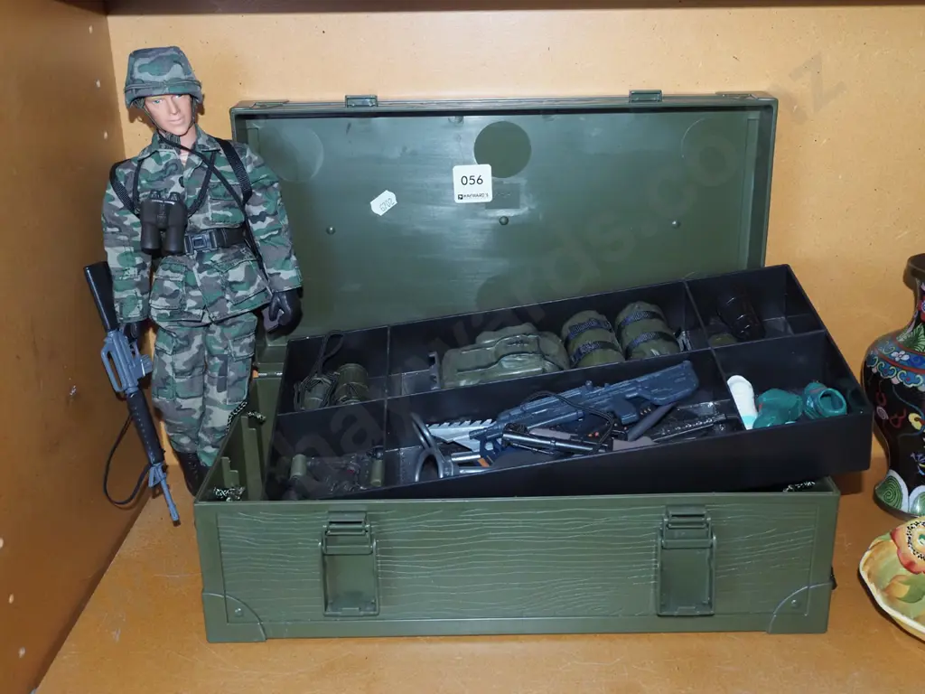 action figurine, plastic box of accessories Image 1++