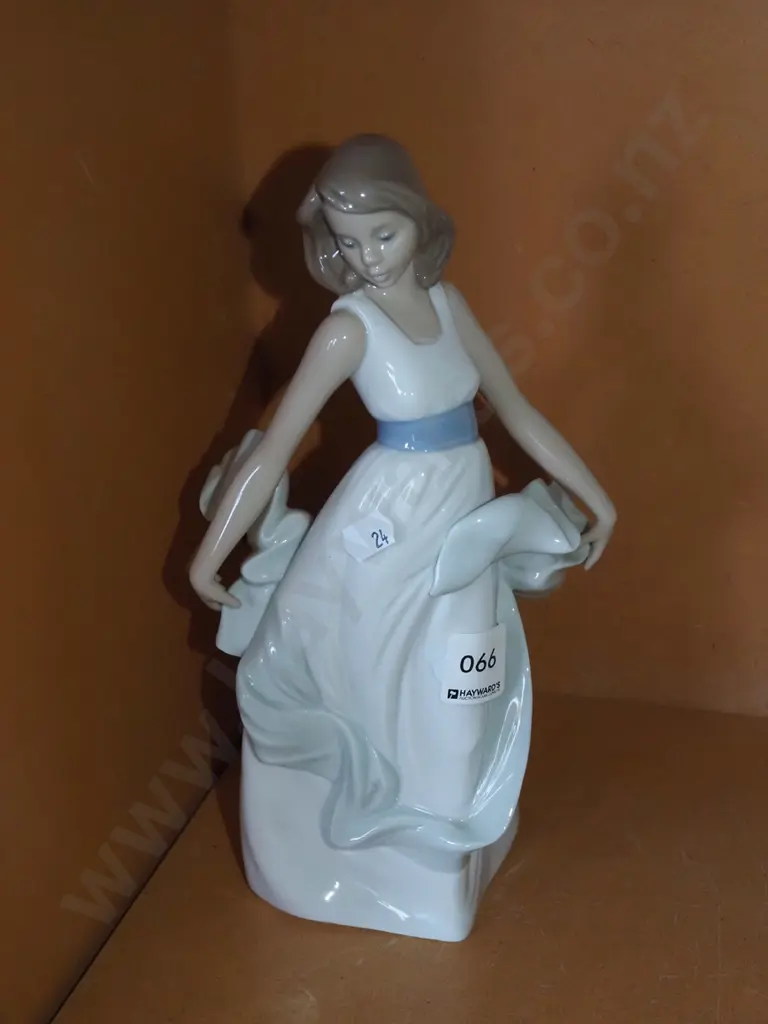 Nao figurine H290 Image 1++