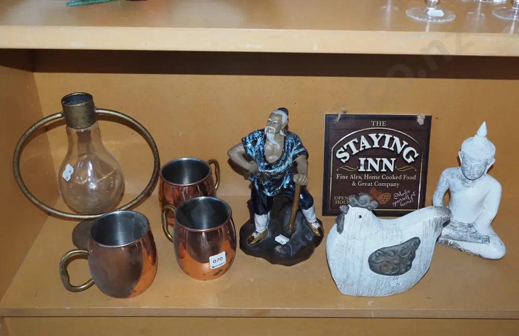 shelf; mud figurine H260, beer tankards etc  Image 1++