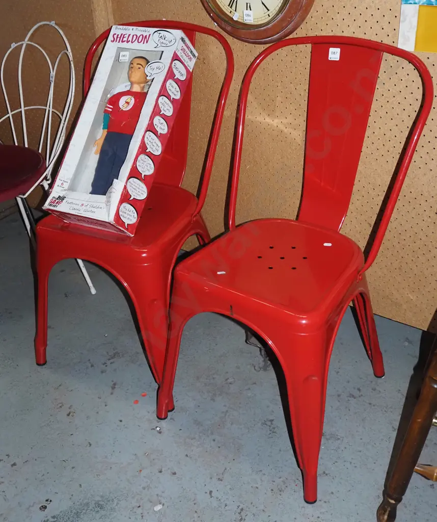 2x bent metal chairs Image 1++
