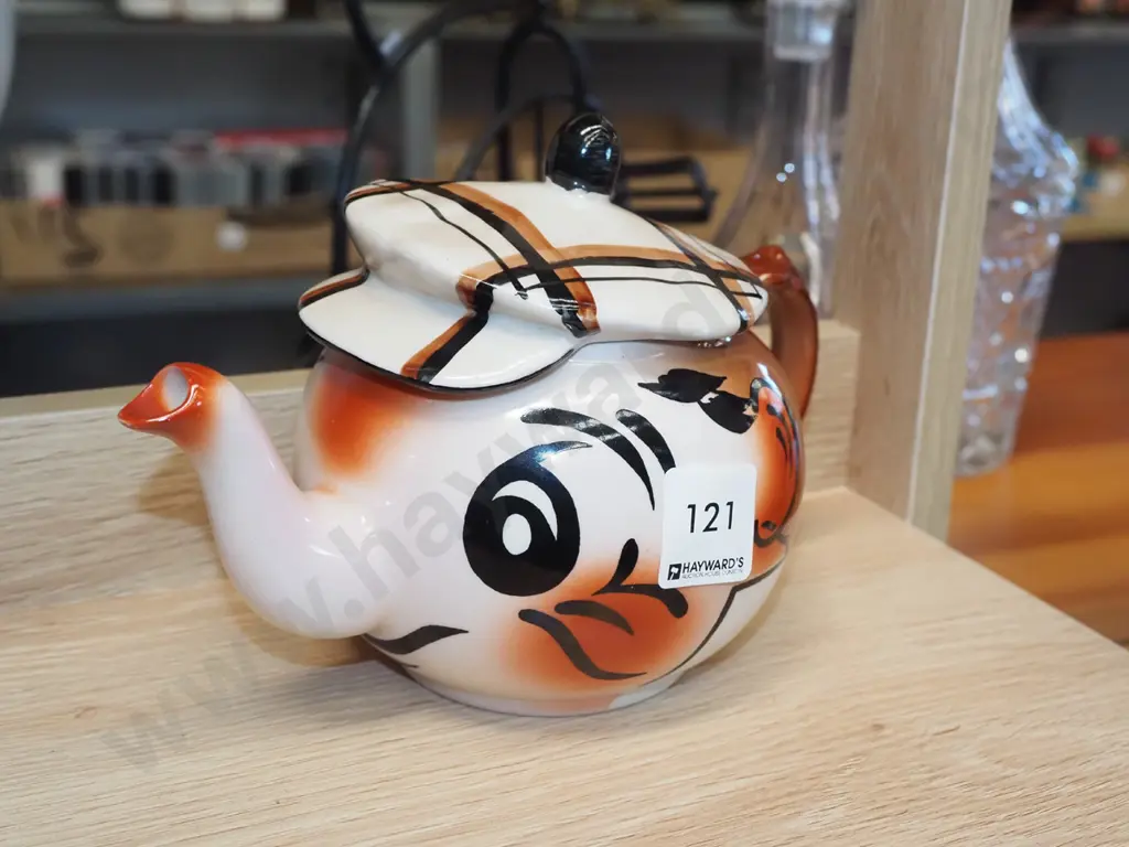 Wade golf themed teapot  Image 1++