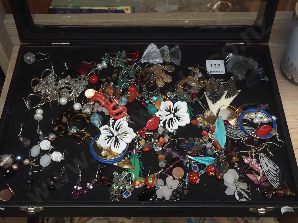 glass lidded jewellery box and costume jewellery contents Image 1++