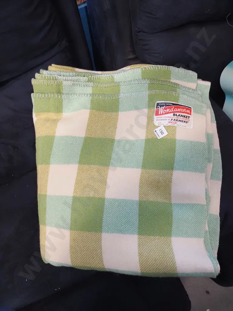 checked woollen blanket Image 1++