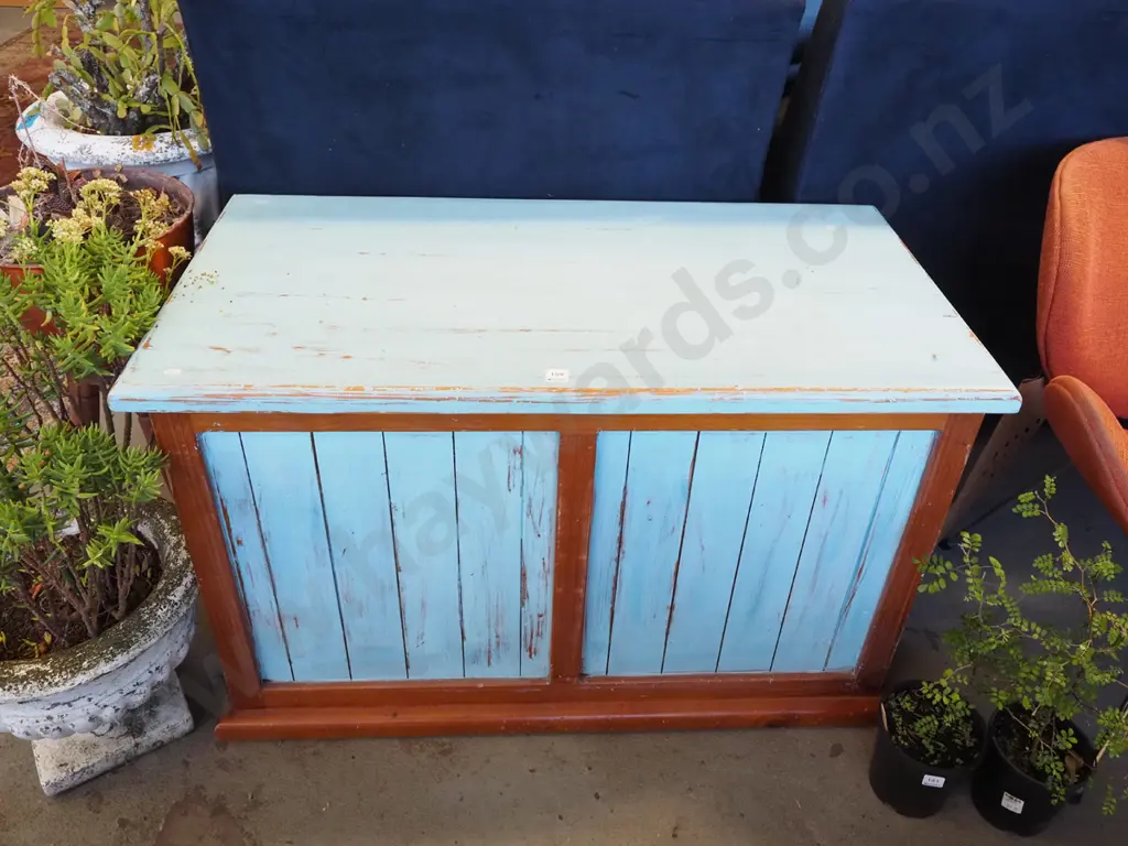 distressed painted pine blanket box H620 W1000 D530 Image 1++