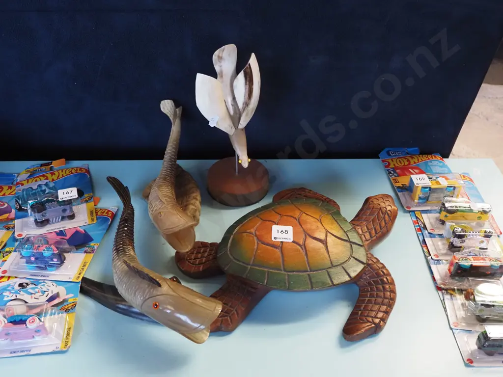 assorted souvenir ware - fish, bird, turtle L320 Image 1++