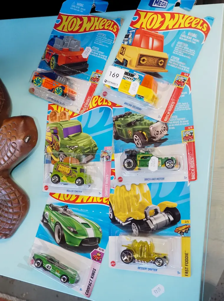 6x novelty Hotwheels vehicles Image 1++