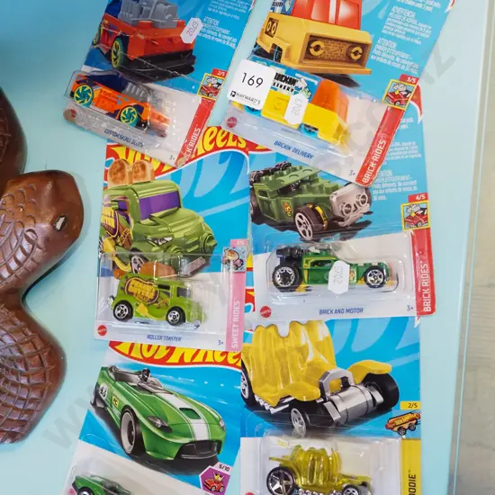 6x novelty Hotwheels vehicles