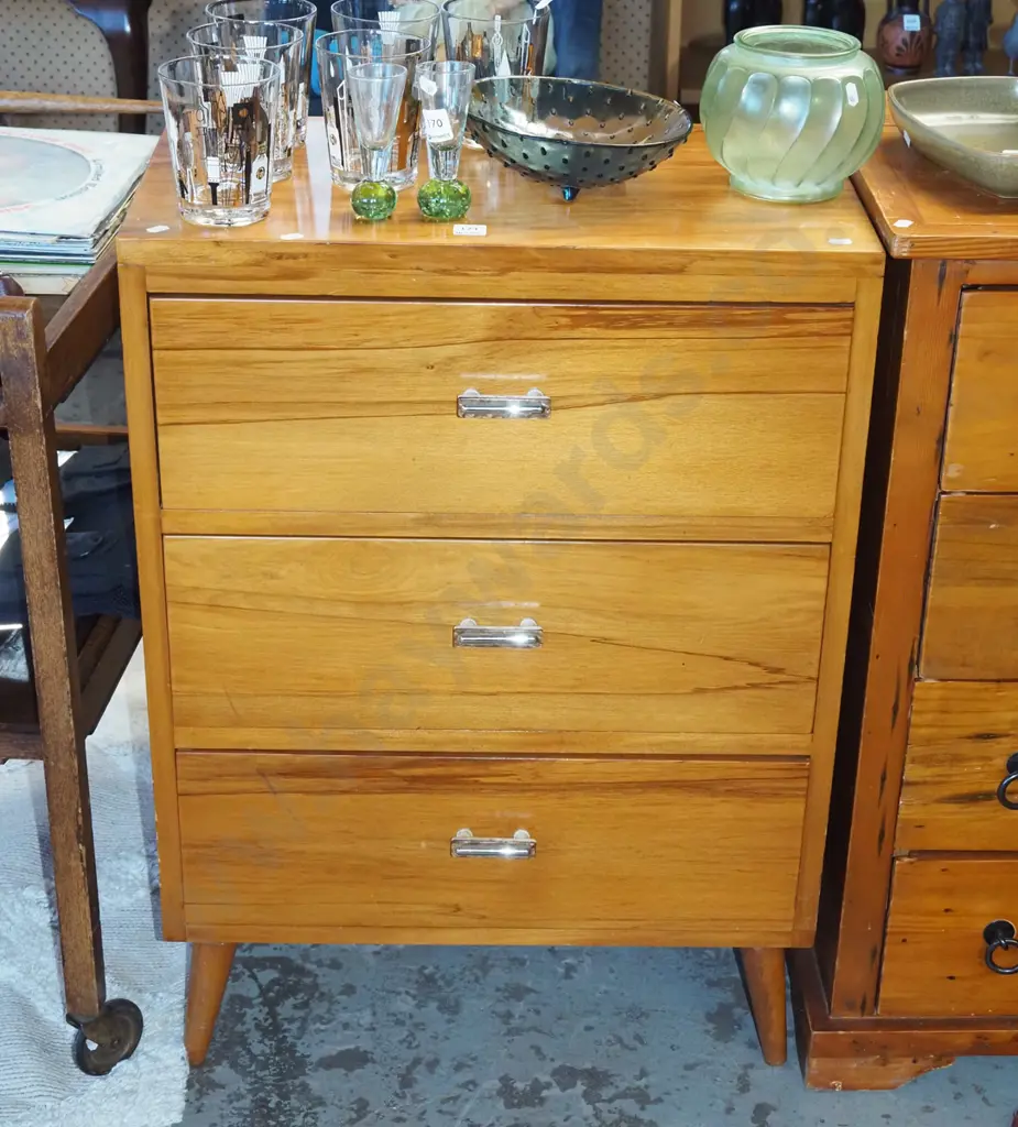 pine 3 drawer chest H810 W580 D345 Image 1++