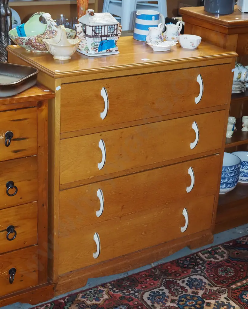 oak 4 drawer chest H890 W820 D410 Image 1++