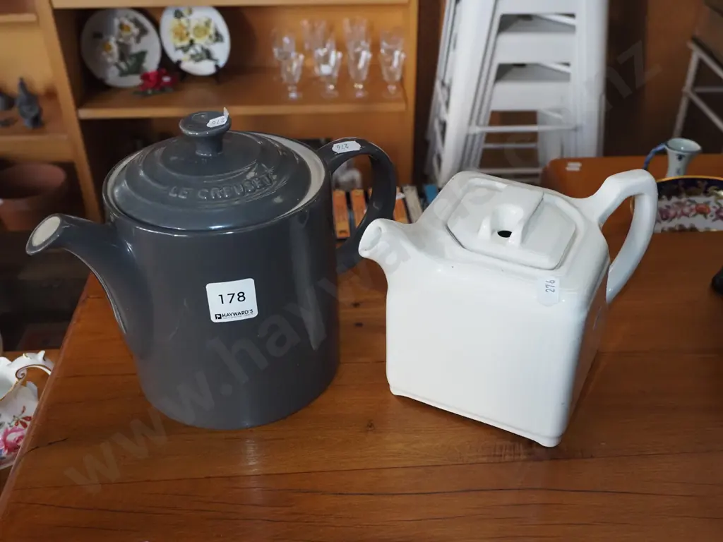 Le Creuset ceramic teapot, square goblin teapot Image 1++