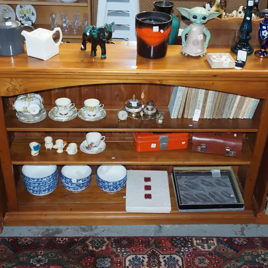 solid rimu adjustable bookcase H1000 W1510 D330