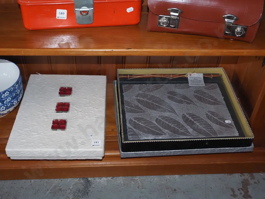 2x hand crafted boxed photo albums Image 1++