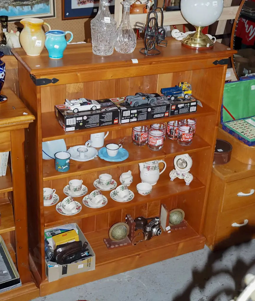 solid rimu bookcase with metal binding H1210 W1000 D310 Image 1++