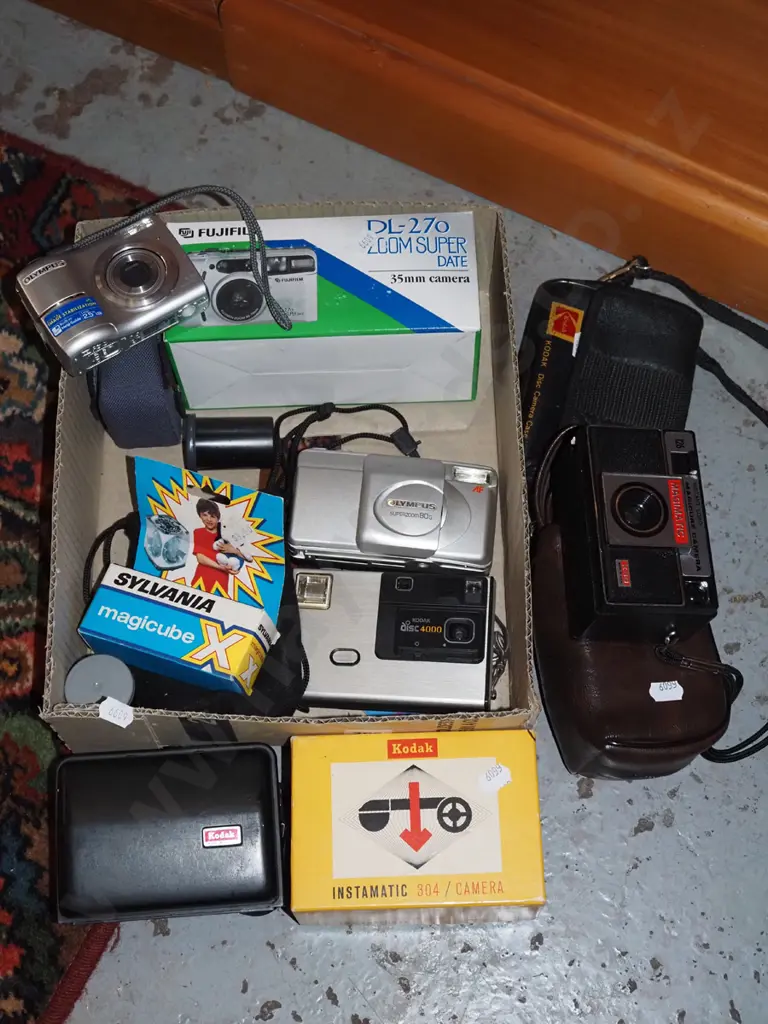 box; Kodak disc camera, Fujifilm, 35mm camera etc Image 1++