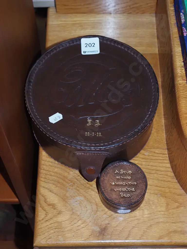 leather collar box, 1x other small leather box Image 1++