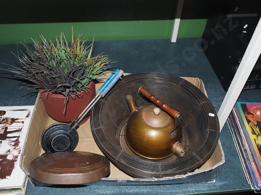 box; fruit bowl, copper kettle, faux plants etc Image 1++
