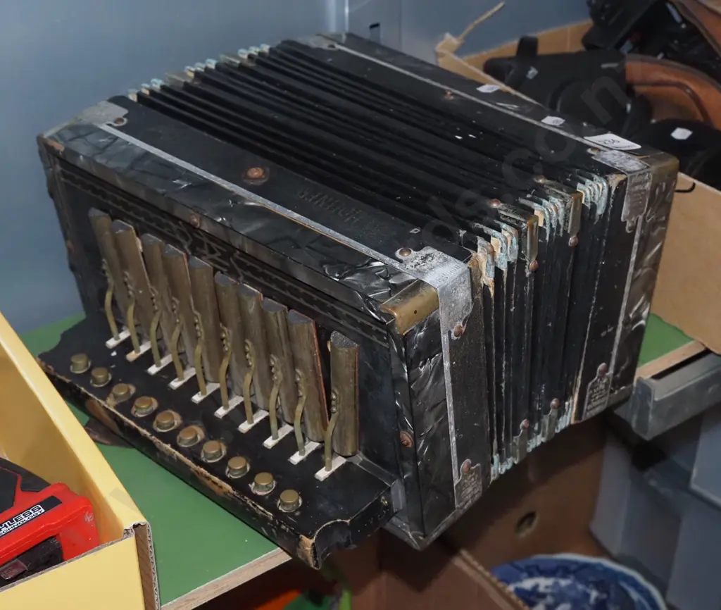 restorer's Hohner accordion Image 1++