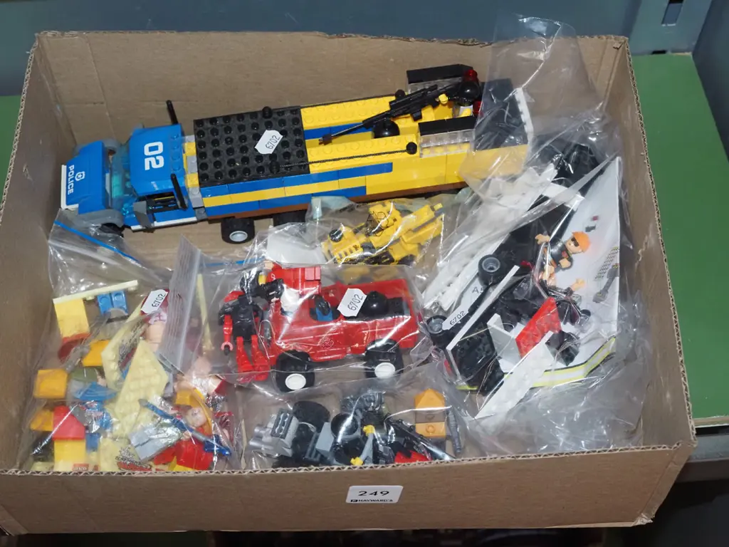 box; various Lego vehicles etc Image 1++