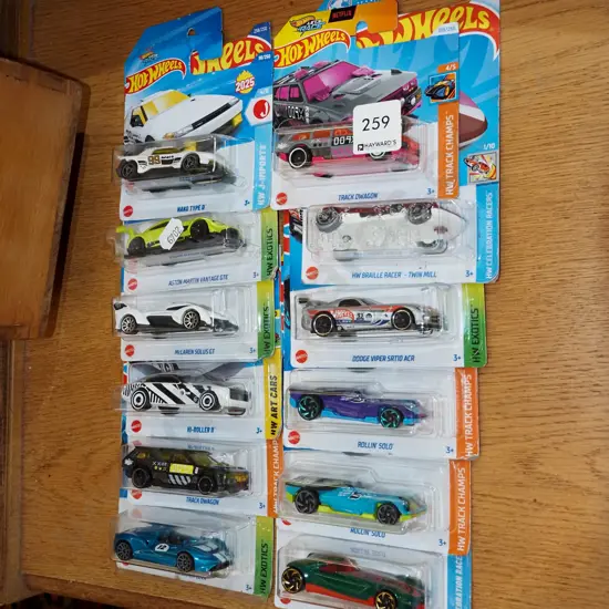 10x carded hotwheels vehicles