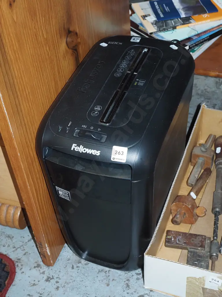 Fellowes paper shredder Image 1++