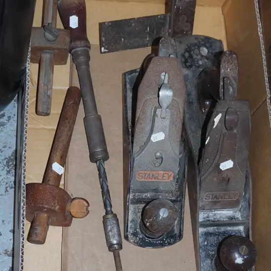 box; hand planes, marker gauge etc