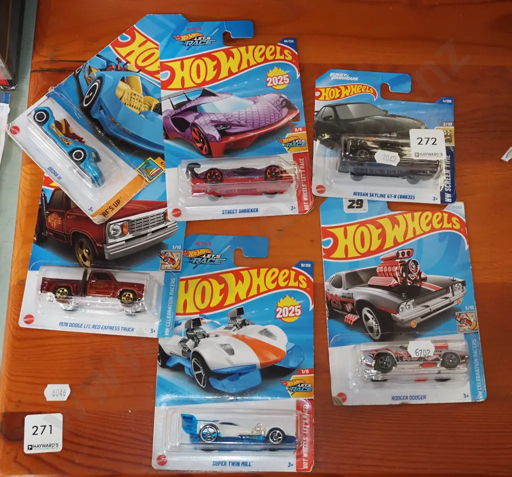 6x carded Hotwheels vehicles Image 1++