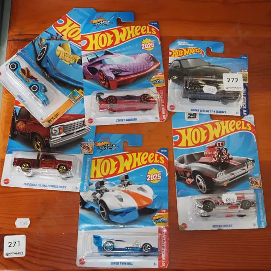 6x carded Hotwheels vehicles