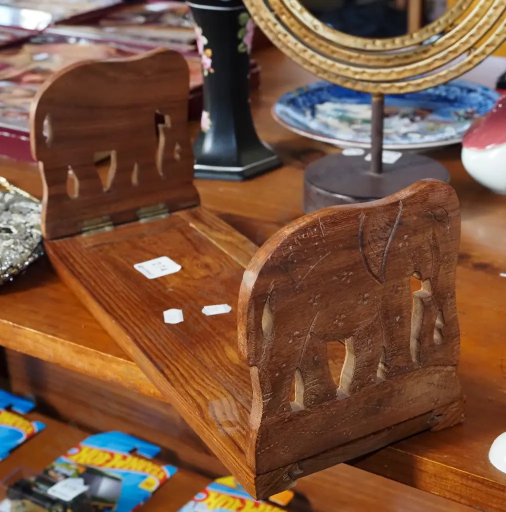 hardwood adjustable book holder Image 1++