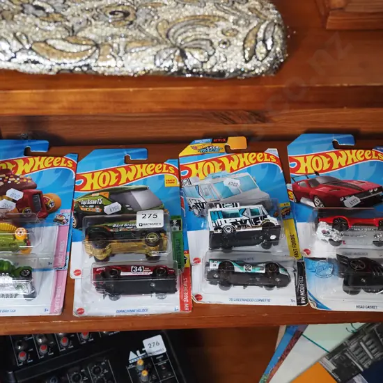 8x carded Hotwheels vehicles