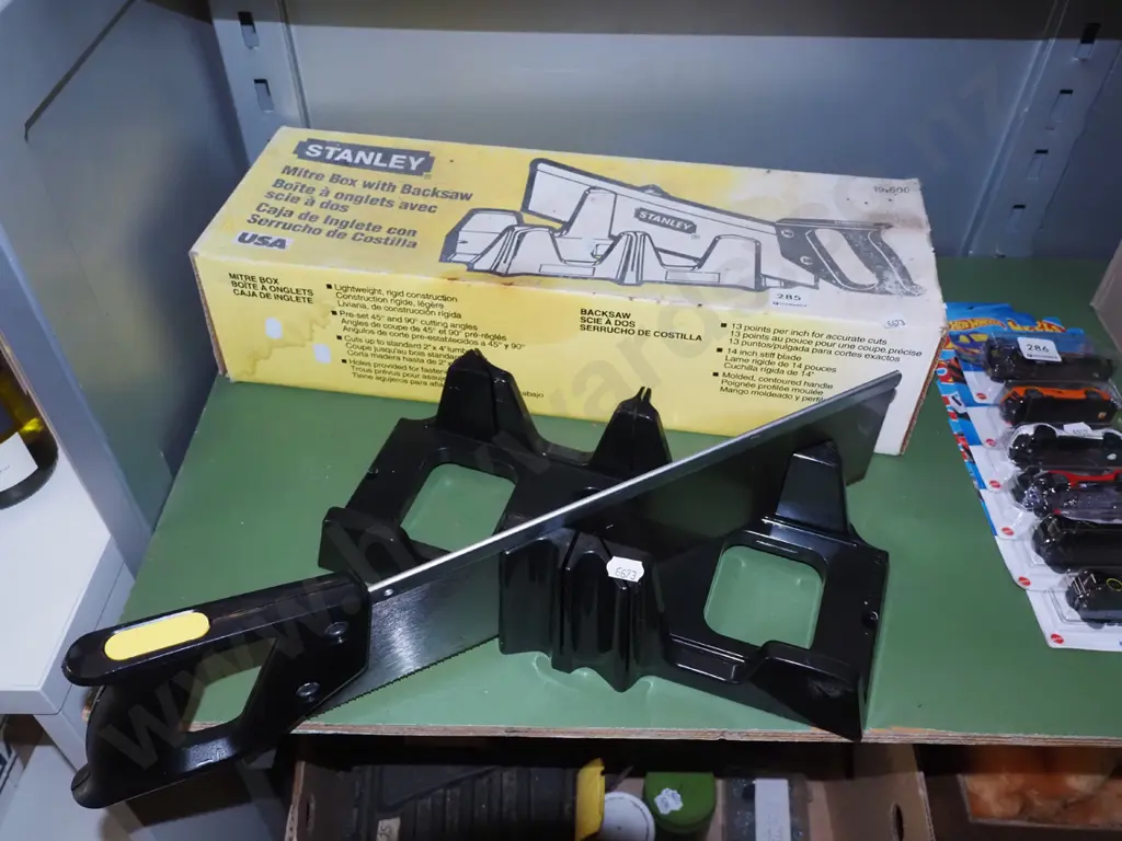 Stanley mitre box and saw Image 1++
