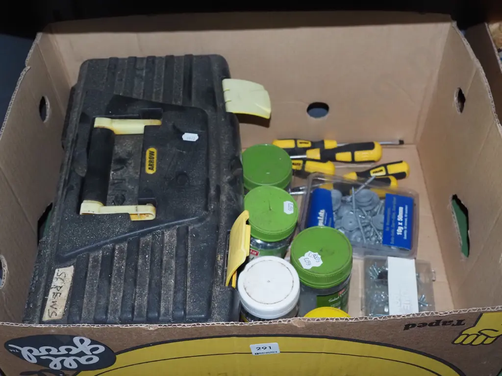 box; screwdrivers, fasteners etc Image 1++