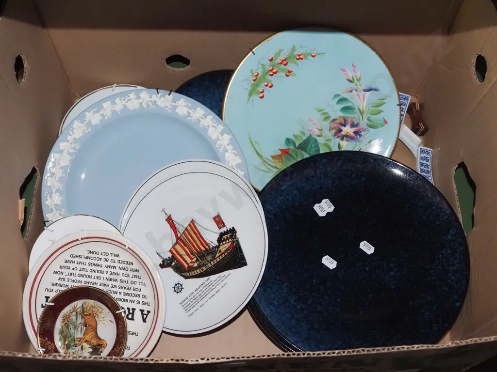 box; various plates Image 1++