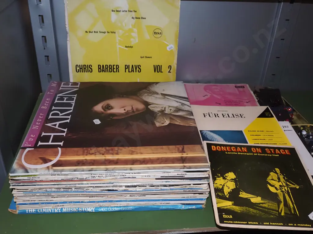 box; LPs, 78s, 45s Image 1++