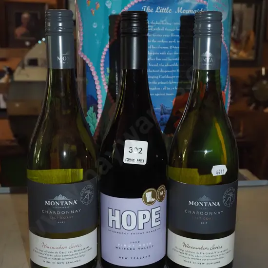 2x bottles of Montana 2021 chardonnay, 1x Hope 2020 pinot noir
