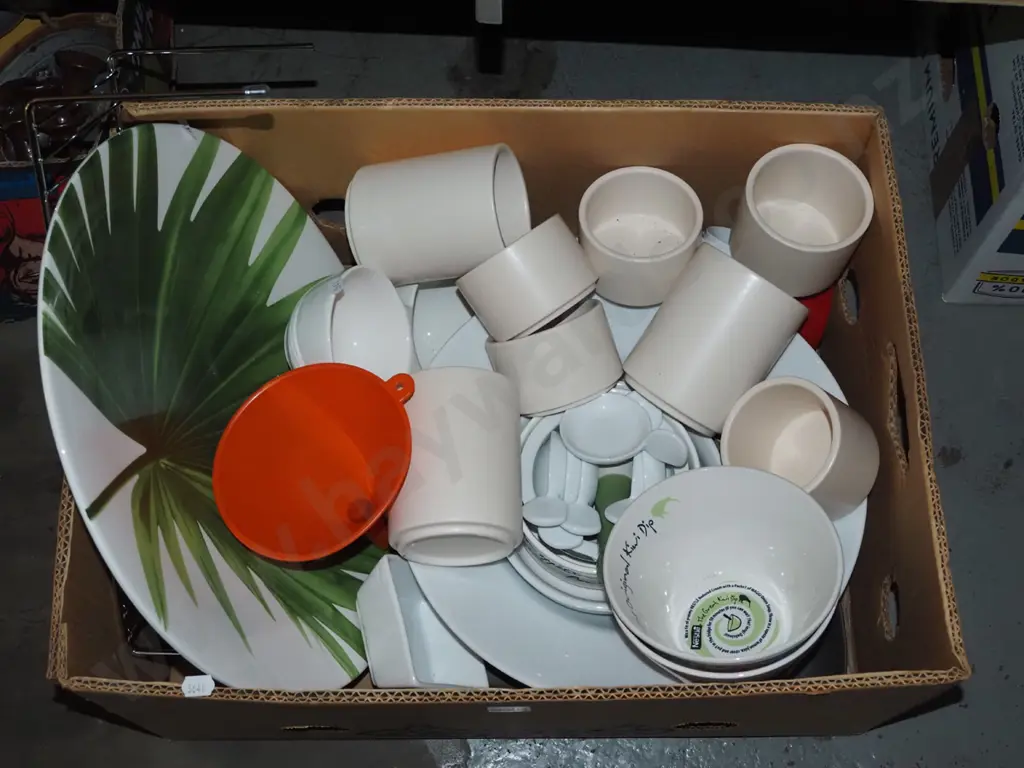 box; large fruit bowl, various canisters, bowls etc Image 1++