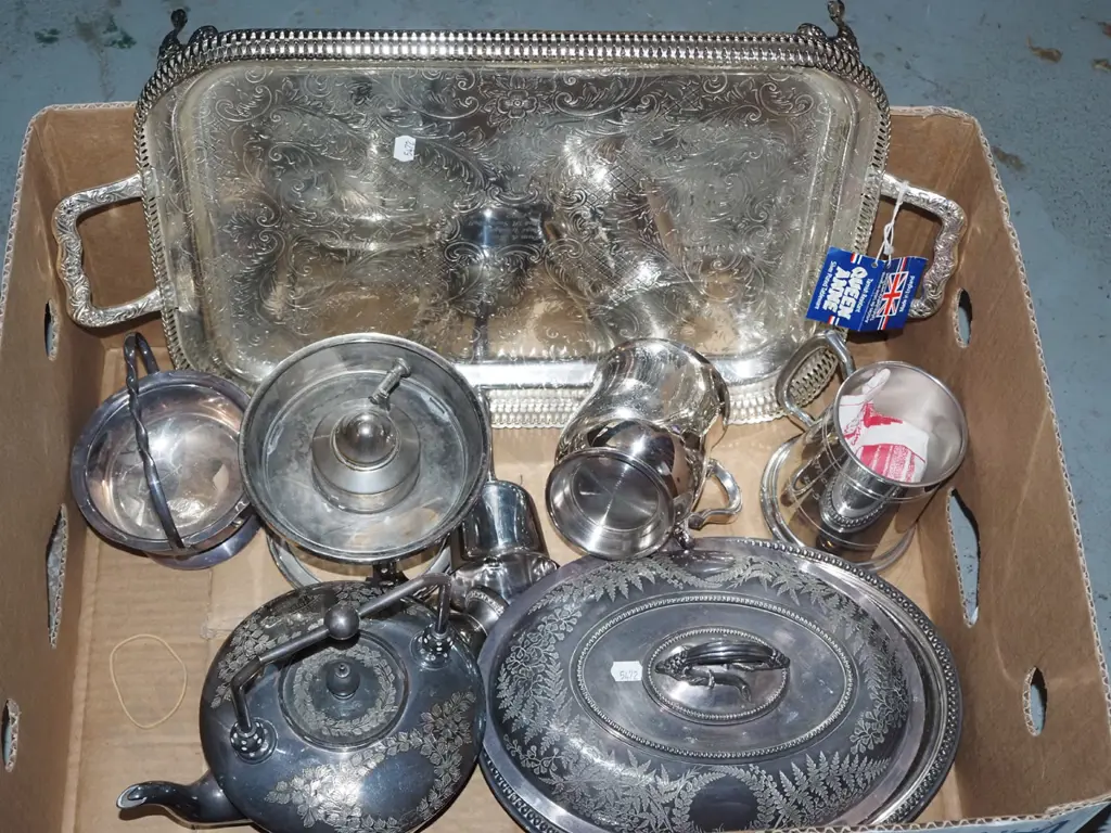 box of plates; trays, lidded veges, beer mugs etc Image 1++