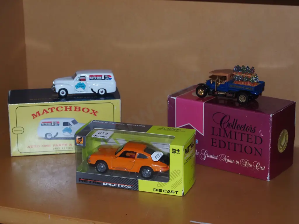 3x boxed diecast model vehicles Image 1++