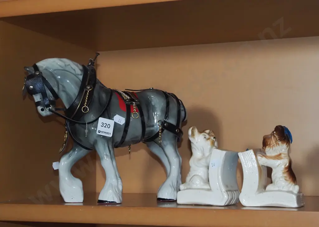 Clydesdale figurines, 2 x bookends - damage and repairs Image 1++
