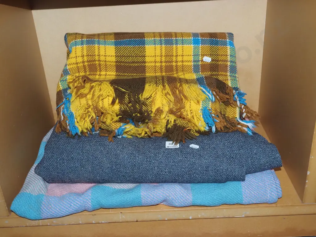 2x woollen blankets, travel rug Image 1++