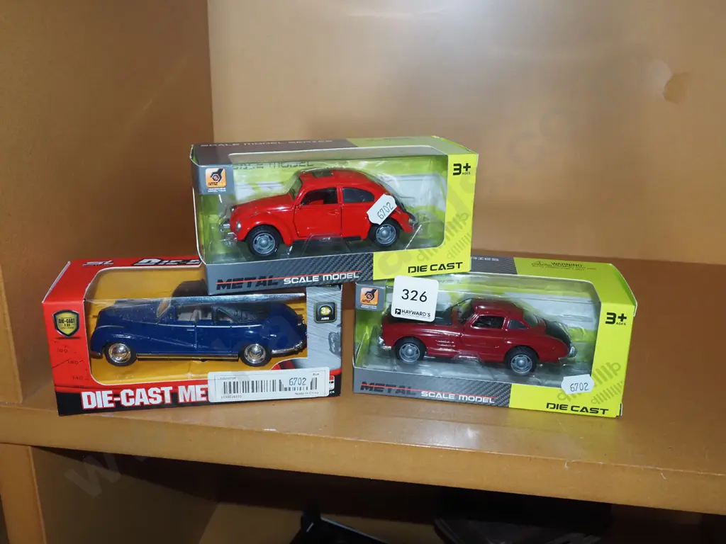 3x boxed diecast scale models Image 1++
