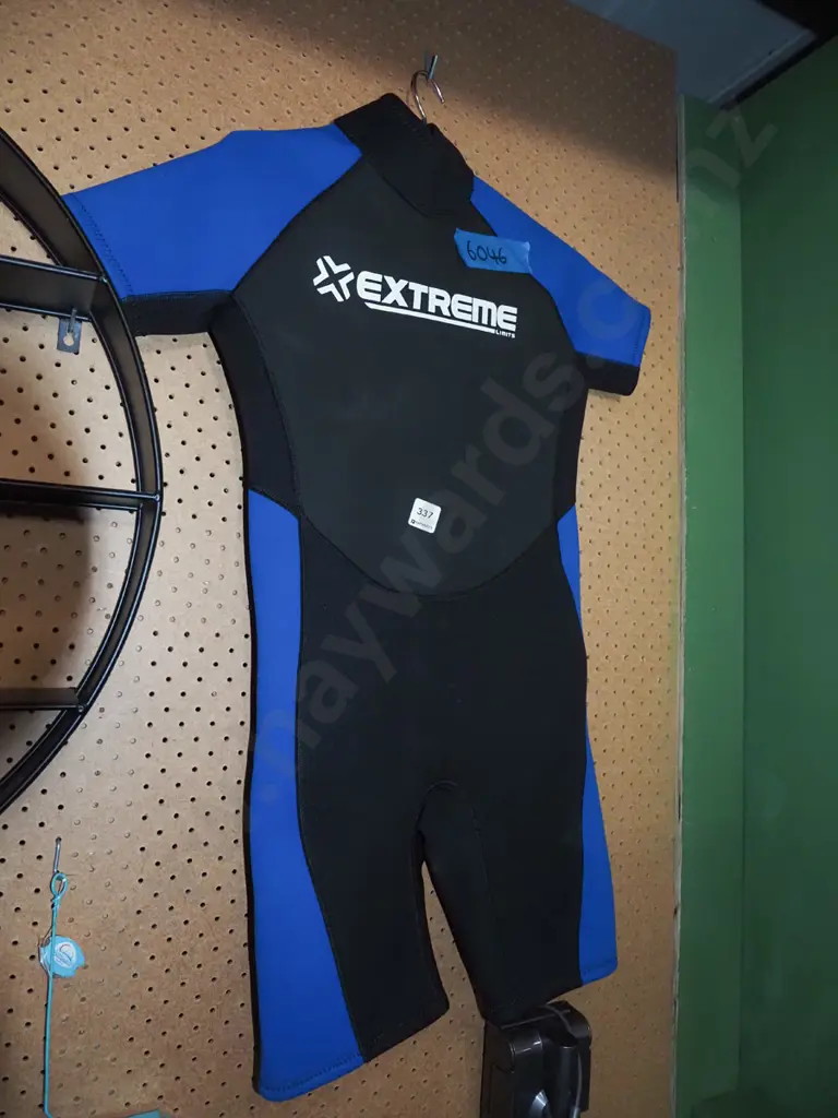 Extreme Limits Youth size spring suit Image 1++