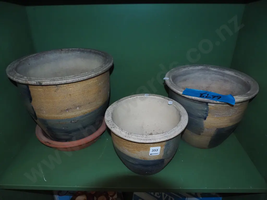 3x graduated garden planters Image 1++