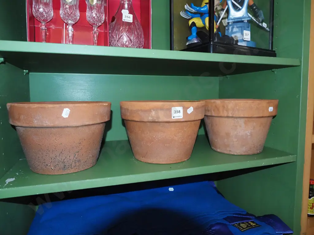 3x terracotta planters Image 1++