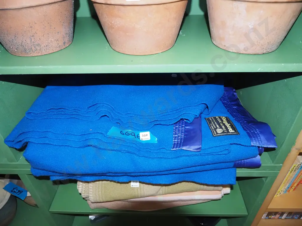 2x large blue woollen blankets Image 1++